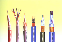 電子(zi)計算(suan)機用(yong)信号(hao)電纜(lan)